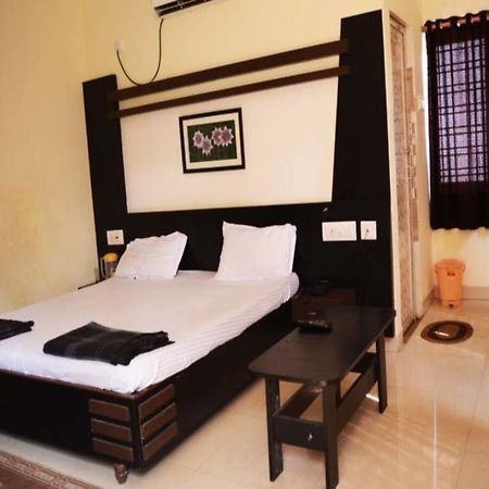 Taj Palace Hotel Bhubaneswar Exterior photo